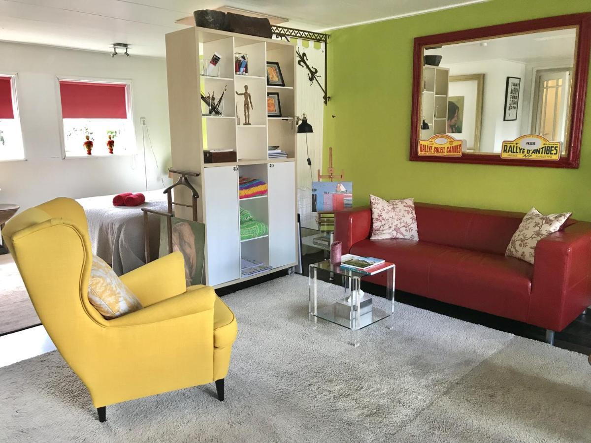 Bed and Breakfast De Fryske Wyn Ferwerd Esterno foto